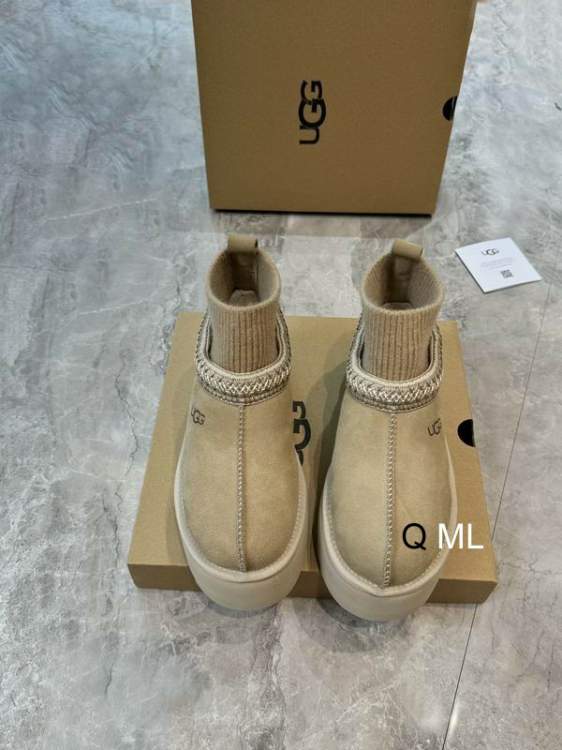 Picture of UGG Shoes _SKUUGGsz35-40ML092219769